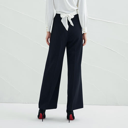 EITIE爱特爱夏季新款时尚通勤薄款显瘦高腰黑色直筒休闲裤女B2205906 商品图3