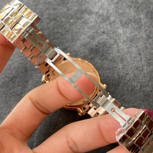 YF萧邦HAPPY DIAMONDS快乐钻系列 36mm 石英中性腕表 商品图6