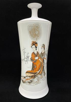 张威：墨彩描金仕女瓶