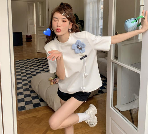 （清仓现货）【社群供W】立体小花T恤 商品图3