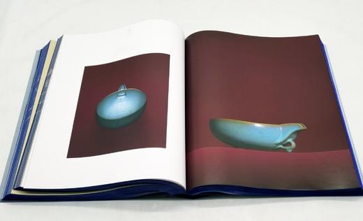 《御宋：50绝美》《御宋：50绝美》，8开，函套装，德基美术馆编，姜嵩设计，凤凰出版社2021年版，定价1500，售价1288元。宋瓷，端庄典雅，含蓄隽永，不似唐代瓷器的恢宏富丽，更 商品图11