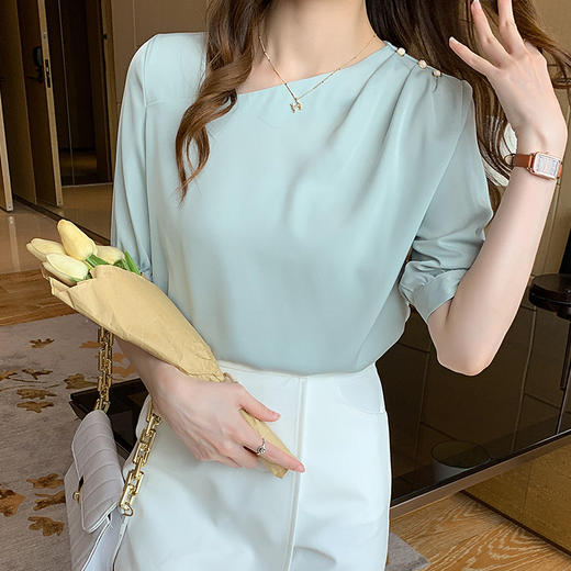 夏季新款宽松不规则斜领缎面雪纺衬衫，时尚显瘦短袖别致上衣半袖衬衣XBL-5587635 商品图3