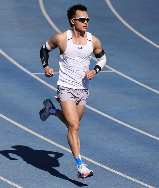 BODYWIT绝尘男超轻通风窗速干全贴合零摩擦马拉松跑步背心 商品图4