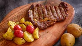 香烤牛排配时蔬