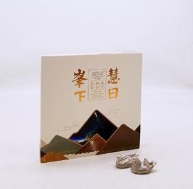 《慧日峰下：宋代僧家茶事》，20开，全彩印本，一归主编，附，西泠印社出版社2021年版，定价258元，售价：258元。

茶在佛教生活中有三种利用，一是在佛前供奉，二是僧徒自饮以助修禅悟道，三是供僧俗