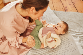 【育儿分享】别小看这几个动作，满分娃就是这么来的！