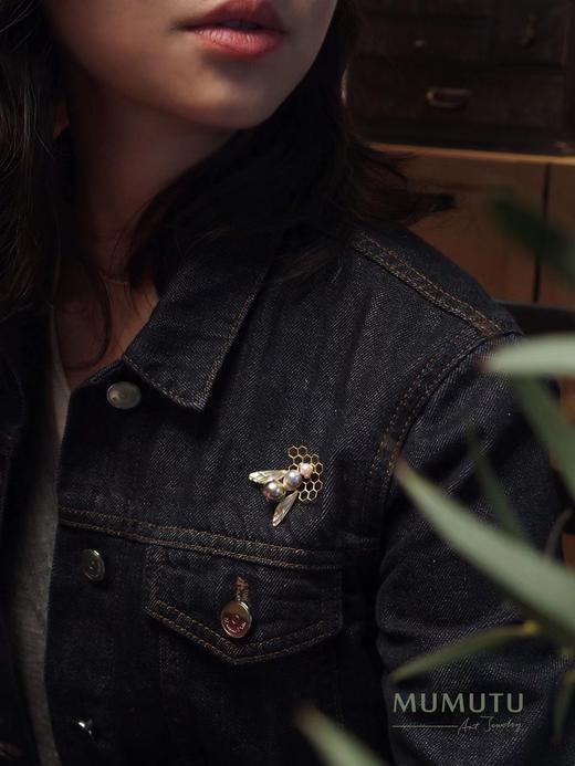 “蜜语芳踪”18K金海水珍珠蜜蜂胸针 商品图4