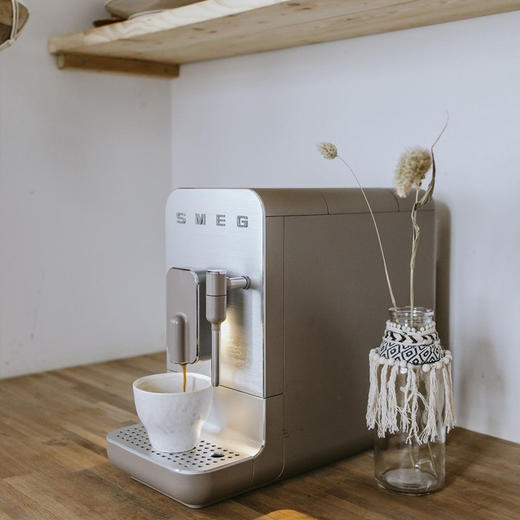 SMEG/斯麦格 意大利复古 全自动打奶泡咖啡机 BCC02 商品图3