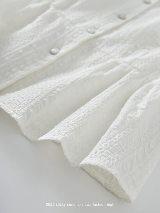 【专属特价】熙世界短袖蕾丝衫女夏新款收腰洋气小衫肌理感纯棉V领上衣 商品图4