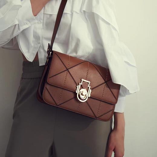 【明治】菱格铆钉单肩斜挎包 商品图0