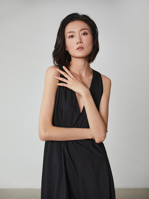 Semplicita | U01 Alexis midi dress V领无袖背心连衣裙 [ 黑 ] 商品图8