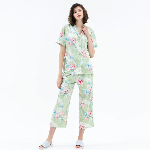 【专柜同款】爱帝女士缎面仿真丝浪漫印花八分裤套 商品图0