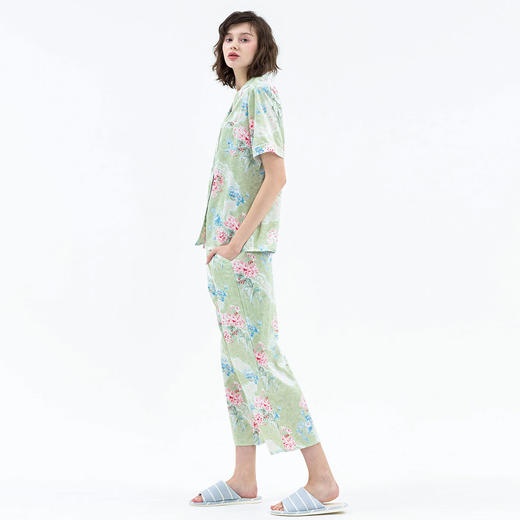 【专柜同款】爱帝女士缎面仿真丝浪漫印花八分裤套 商品图1