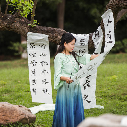 【林栖设计小店】生活在左青绿千里江山图夏季新品青绿色真丝开衫1922384 商品图10