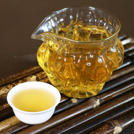 【限量款 顺丰包邮】俊元昌 2021蜜蜂山 普洱生茶 云南大叶种晒青茶 357g/饼 商品图4