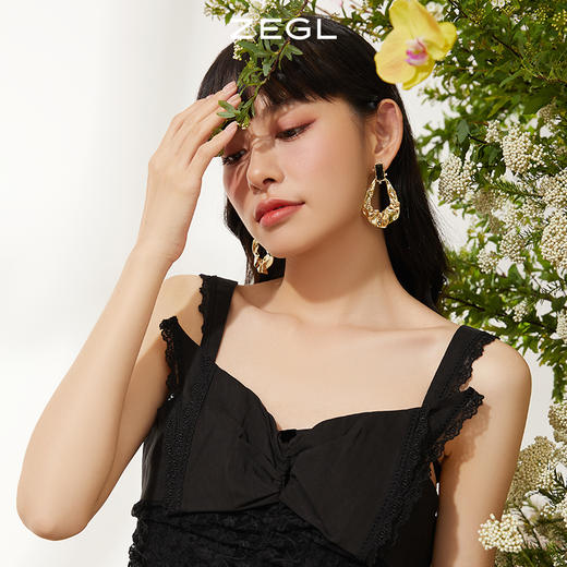 ZEGL褶皱金属耳环女小众设计感高级人造珍珠耳钉ins风复古耳饰品 商品图3