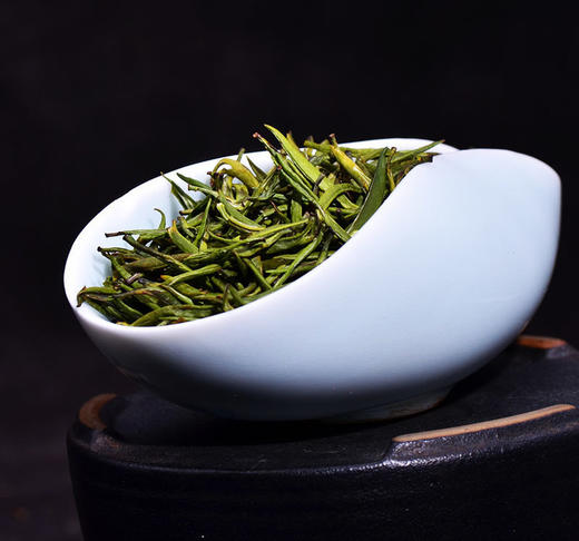 【2025云南最顶级，高端绿茶】秘方3号竹叶青顶级立芽，水中立全芽嫩尖！海拔3500m纯手工制作！强化玻璃罐装！ 商品图3