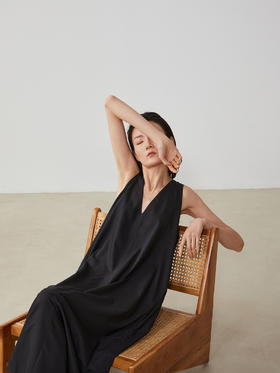 Semplicita | U01 Alexis midi dress V领无袖背心连衣裙 [ 黑 ]