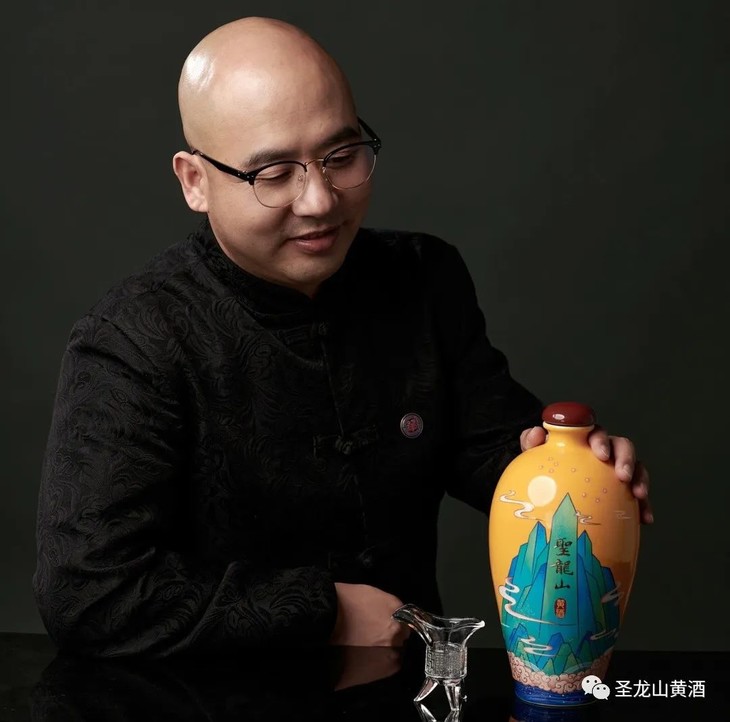 喝聖龍山黄酒，交有文化朋友”