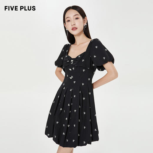 FIVE PLUS2022新款女夏装刺绣蝴蝶结连衣裙泡泡袖高腰方领小黑裙2WN2081330 商品图1