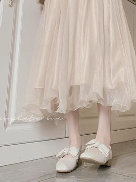 穿上它整个人都变得淑女了～ 还是一脚蹬 皮超软 触感贼棒～