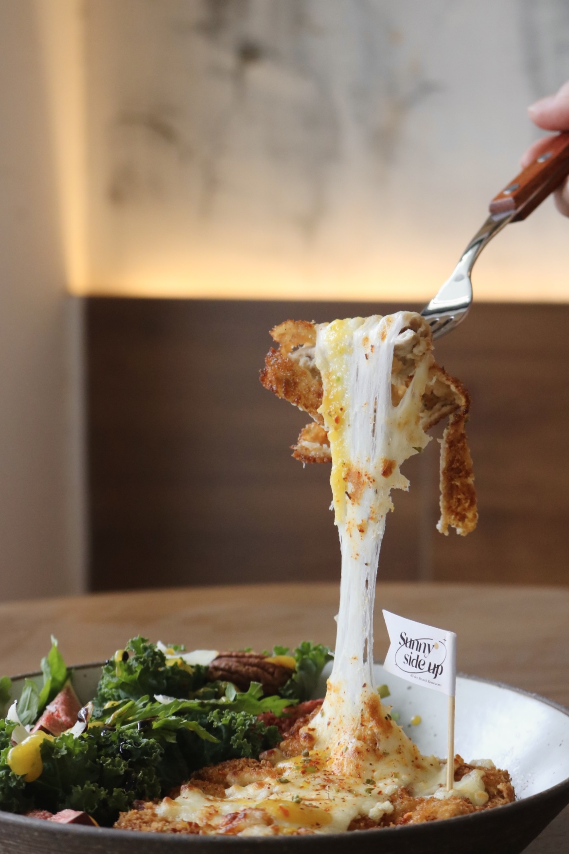 法式炸猪排配蔬菜沙拉