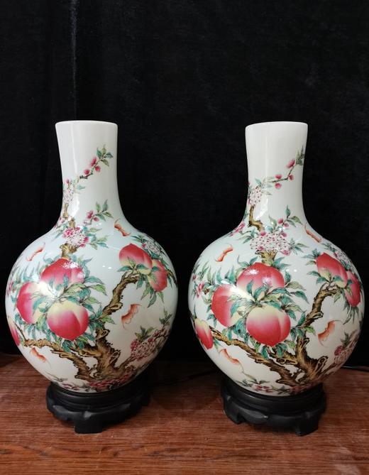 粉彩福寿双全九桃天球瓶 商品图0