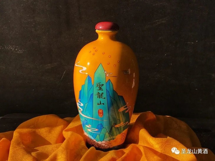 喝聖龍山黄酒，交有文化朋友”