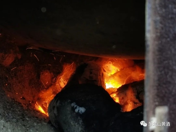 喝聖龍山黄酒，交有文化朋友”