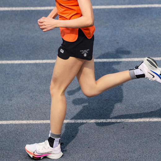 BODYWIT身体智慧飞天女2.5寸竞速短裤跑步速干防走光内衬透气凉爽 商品图2