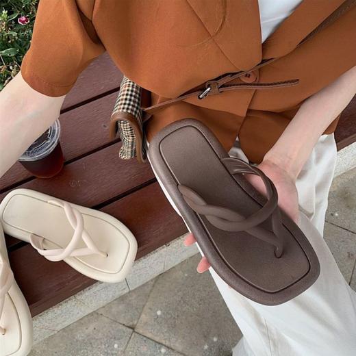 【看得见的柔软】人字拖鞋女外出高颜值夏季网红ins防滑软底凉拖鞋平底夹脚沙滩鞋 商品图1