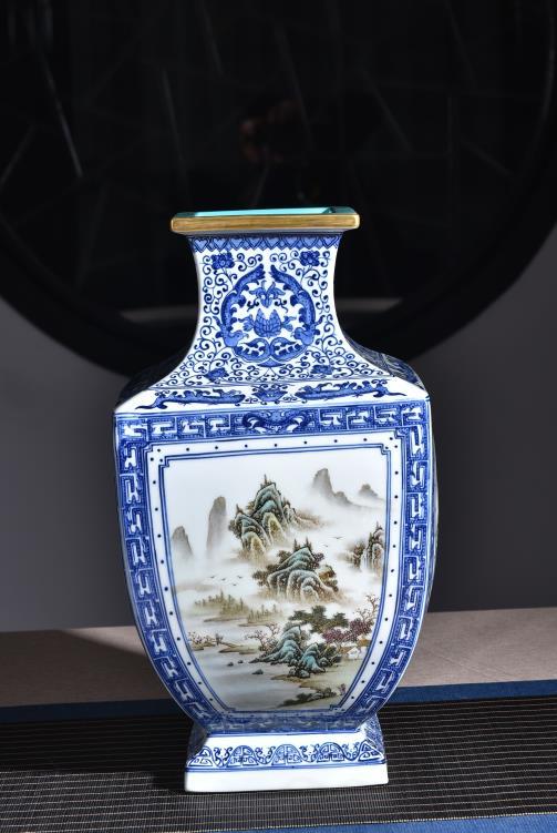 青花加彩四面开窗山水四方尊 商品图0