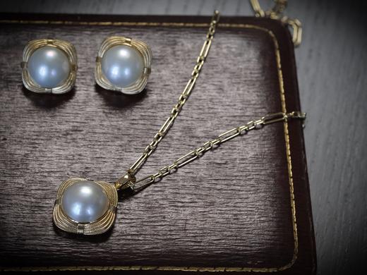 18K 四瓣花马贝珠耳钉 商品图3