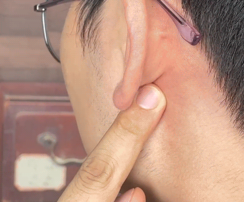 耳鸣不要慌，这个穴位每天按2分钟，疏通耳窍，耳朵终于清净了！