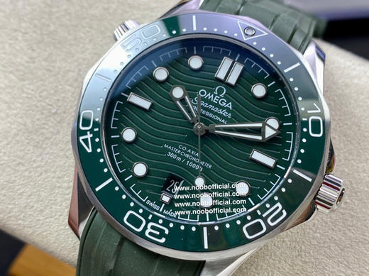 VS 以幽海之绿诠释海洋传奇！欧米茄2022新绿海马300双T黑摆轮8800机芯 商品图9