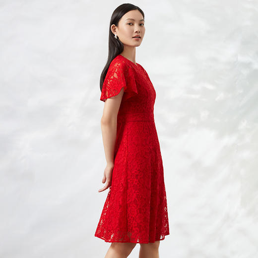 EITIE爱特爱夏新款时尚通勤显瘦收腰优雅气质红色蕾丝连衣裙B2207974 商品图4