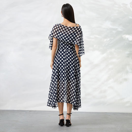 下架-EITIE爱特爱夏季新款时尚长款显瘦一字领波点撞色连衣裙B2207978 商品图3