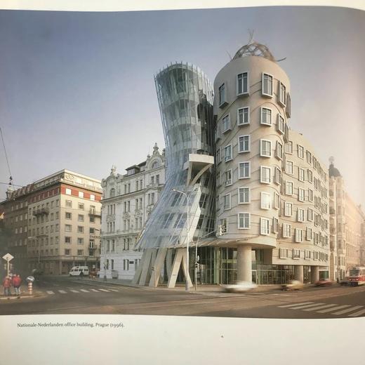 弗兰克·盖里-毕尔巴鄂古根海姆美术馆图集 约200幅插图 精装16开 商品图11