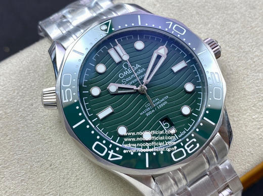VS 以幽海之绿诠释海洋传奇！欧米茄2026新绿海马300双T黑摆轮8800机芯➕黑色防磁摆轮八爪鱼风车摆轮，整个手表基于正品original原版开模的super copy版本 做工精良 打磨精细‼️ 商品图9