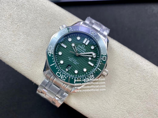 VS 以幽海之绿诠释海洋传奇！欧米茄2026新绿海马300双T黑摆轮8800机芯➕黑色防磁摆轮八爪鱼风车摆轮，整个手表基于正品original原版开模的super copy版本 做工精良 打磨精细‼️ 商品图11