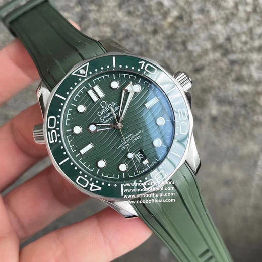 VS 以幽海之绿诠释海洋传奇！欧米茄2022新绿海马300双T黑摆轮8800机芯 商品图2
