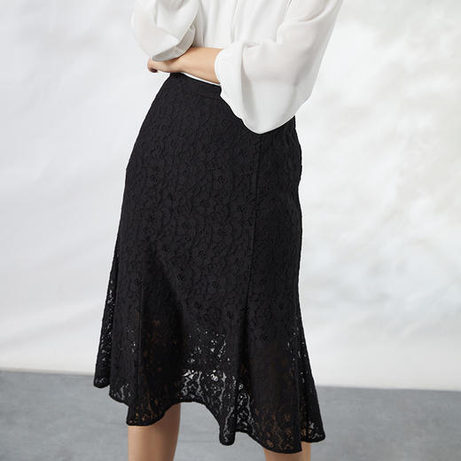 EITIE爱特爱夏季新款优雅温柔气质显瘦纯色a字包臀蕾丝半身裙B2206920 商品图5