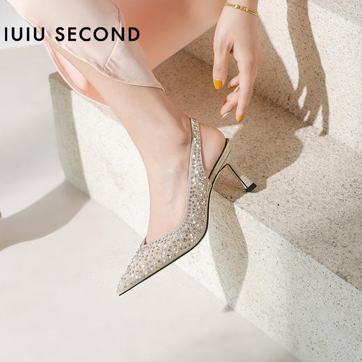 IUIU SECOND 2022夏新款经典延续珍珠水钻后空凉鞋高跟鞋U22AH11271 商品图5