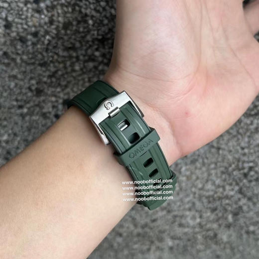 VS 以幽海之绿诠释海洋传奇！欧米茄2022新绿海马300双T黑摆轮8800机芯 商品图8