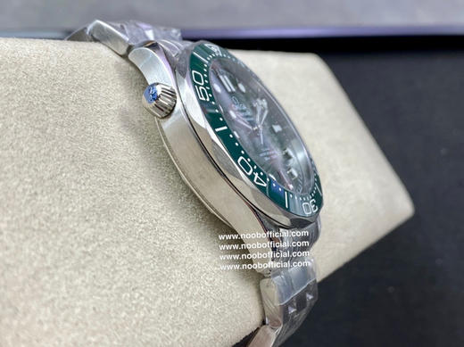 VS 以幽海之绿诠释海洋传奇！欧米茄2026新绿海马300双T黑摆轮8800机芯➕黑色防磁摆轮八爪鱼风车摆轮，整个手表基于正品original原版开模的super copy版本 做工精良 打磨精细‼️ 商品图14