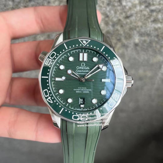VS 以幽海之绿诠释海洋传奇！欧米茄2022新绿海马300双T黑摆轮8800机芯 商品图3