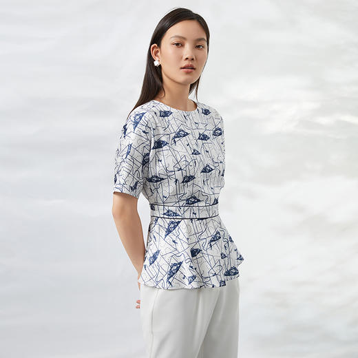 EITIE爱特爱夏季新款时尚通勤简约气质百搭收腰印花T恤上衣B2213920 商品图2