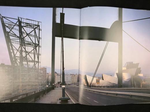 弗兰克·盖里-毕尔巴鄂古根海姆美术馆图集 约200幅插图 精装16开 商品图8