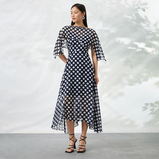 下架-EITIE爱特爱夏季新款时尚长款显瘦一字领波点撞色连衣裙B2207978 商品图4