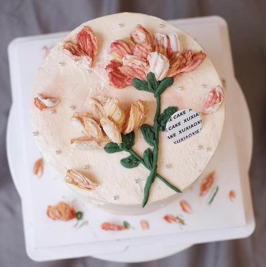 康乃馨豆沙刮刀花 （4层蛋糕胚，奶油抹面，3层夹心，水果默认火芒） 商品图1